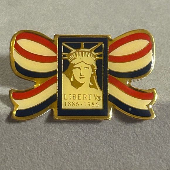 S.L. Fashions Jewelry - Vintage Liberty 1886-1986 Patriotic Ribbon Statue of Liberty
Lapel Hat T…